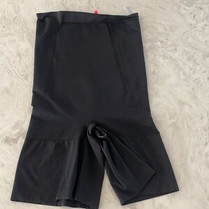 Spanx SS1915 Hi-Waisted Mid Thigh Shapewear Shorts  size Large